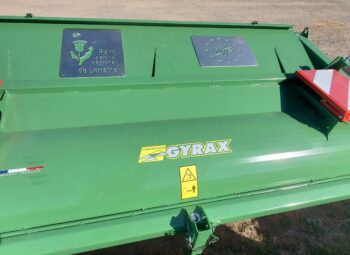 Une nouvelle brosseuse pour récolter les graines de prairies locales